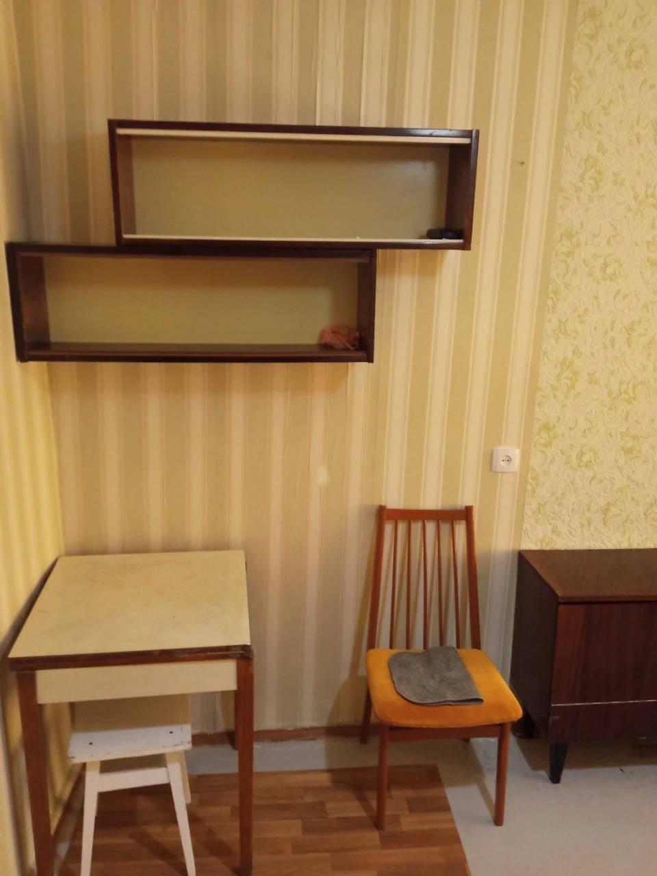 Продається приватизована кімната в гуртожитку