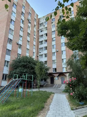 Кімнатна з євроремонтом і зручностями