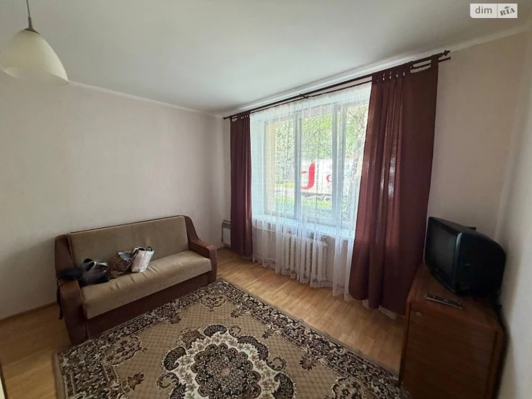 Sale Room on Zhyzhna Square