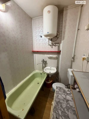 Продається кімната в гуртожитку, площею Зигіна