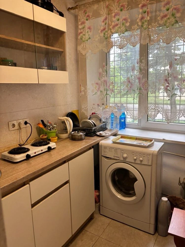 Poltava, sell one-room apartment in dormitory, fully furnished