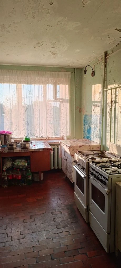 Sale of a room in a dormitory on Volonter Street, room
