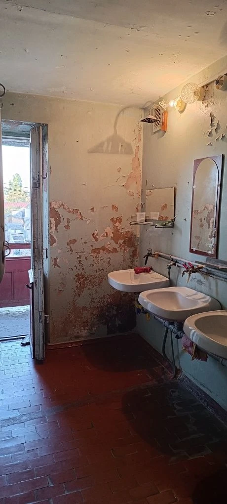 Sale of a room in a dormitory on Volonter Street, room