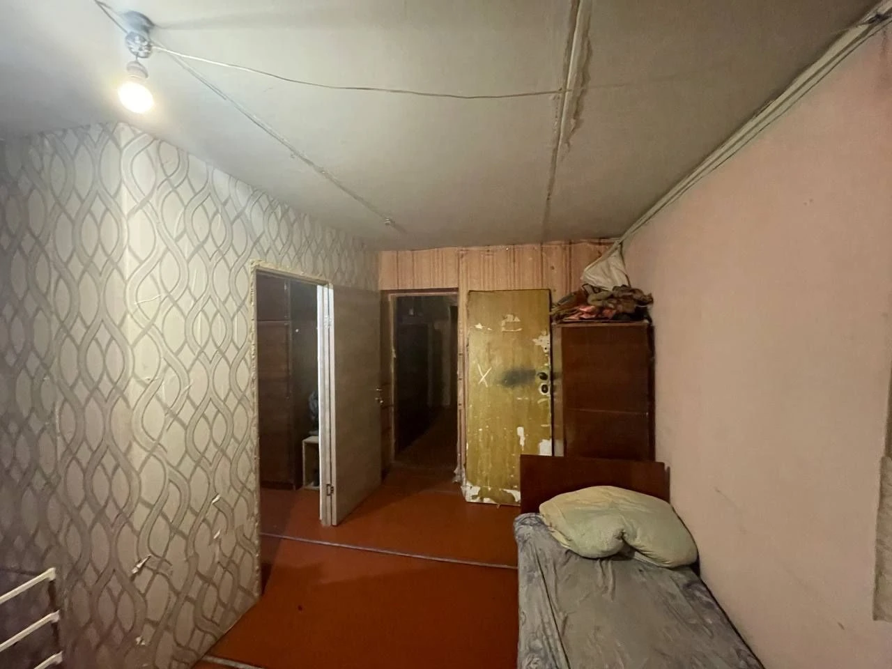 Кімната в гуртожитку по вулиці Нарбутівська