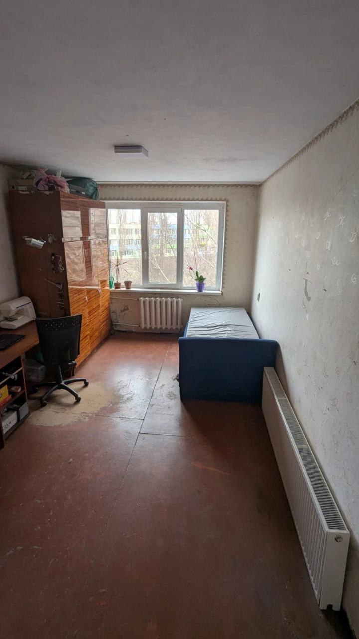 Sale of two rooms in a dormitory on Pereomot Street.