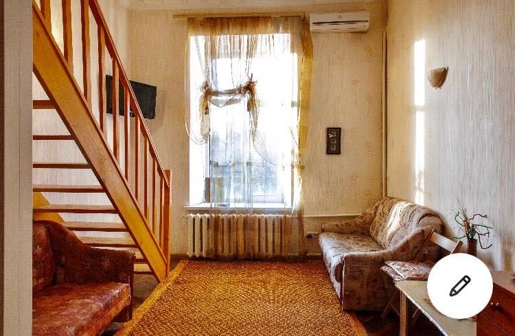 Центр города. Комната с отдельным входом из парадной и собственным
