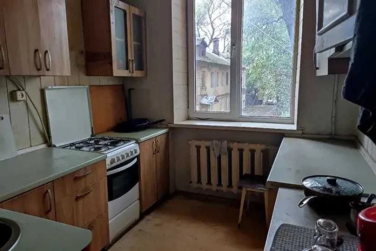 For Sale: Room in the Committee District