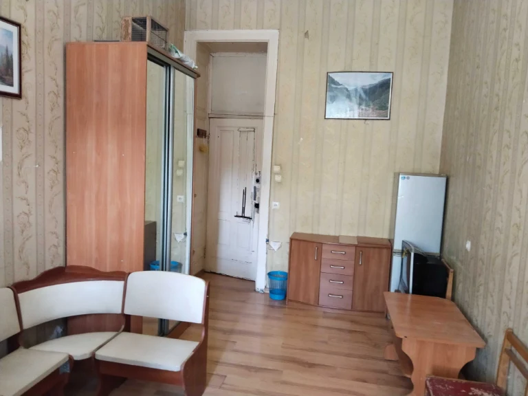 Sell room in communal building on Troitskaya/Preobrazhenskaya