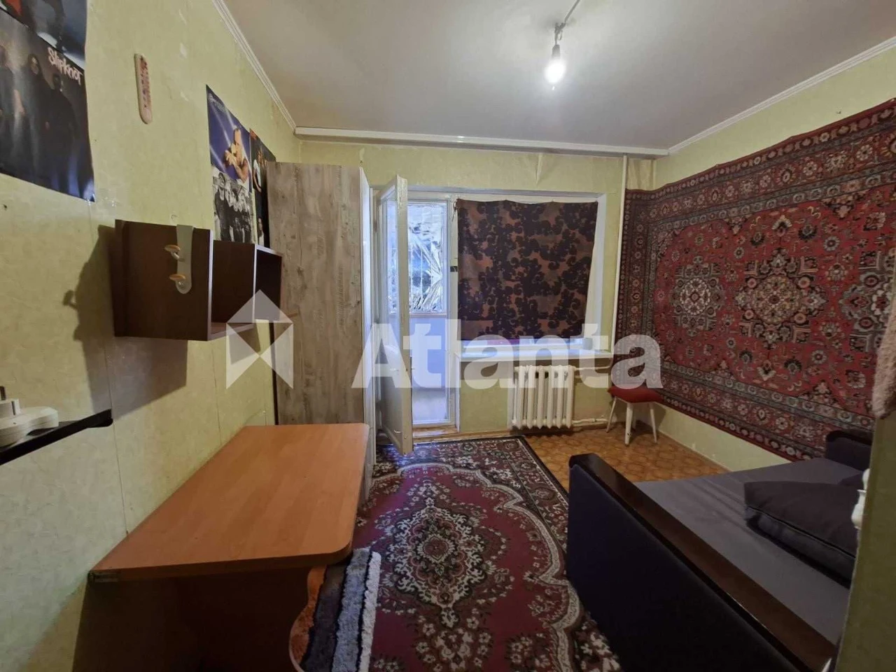 Room with balcony on Dobrovolsky Avenue