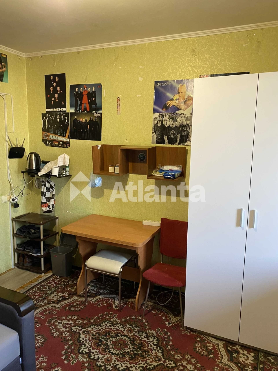 Room with balcony on Dobrovolsky Avenue