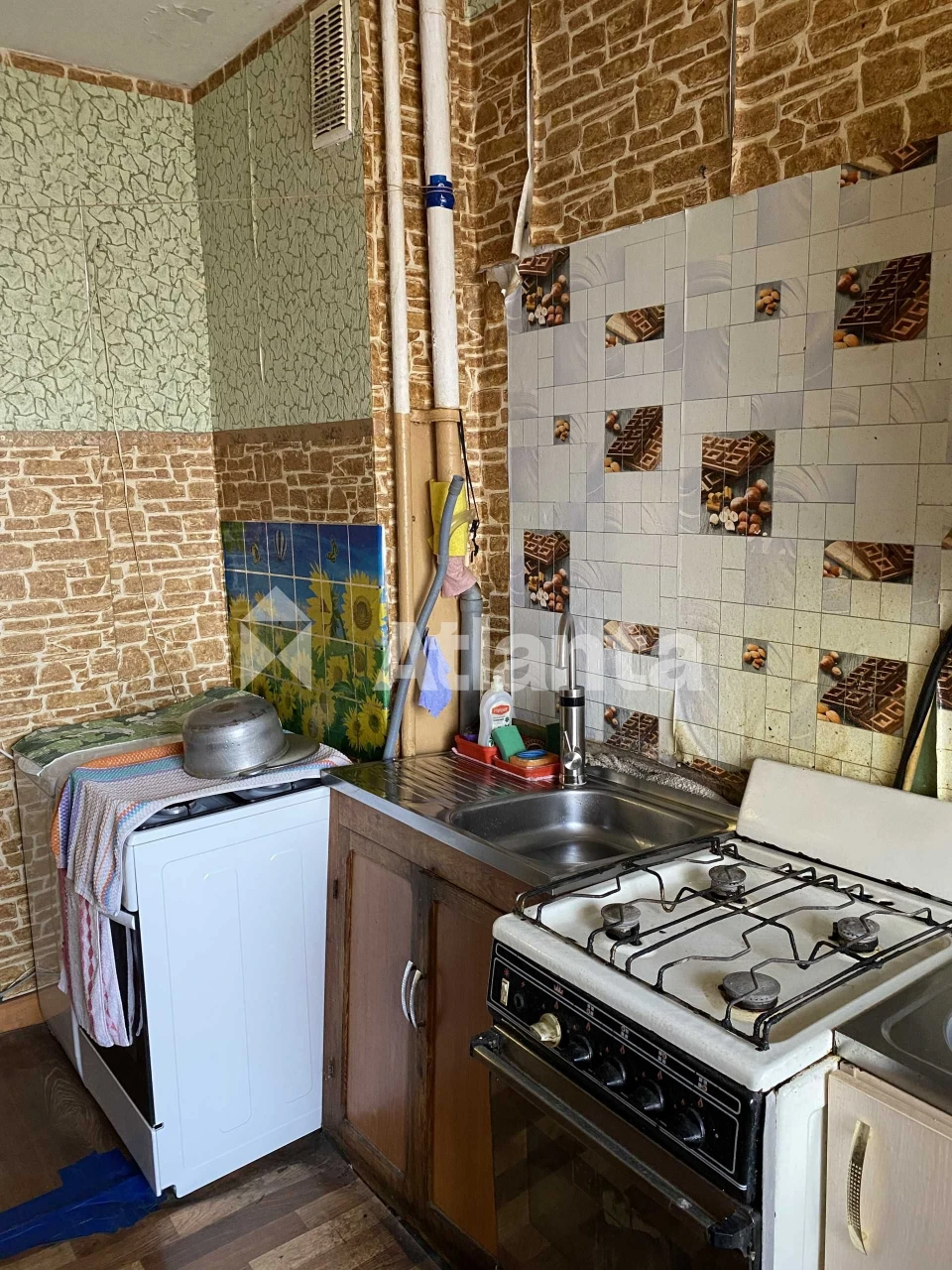 Room with balcony on Dobrovolsky Avenue