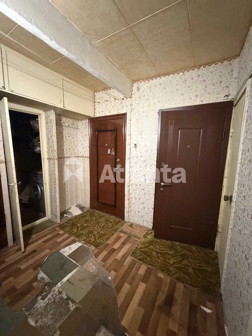 Room with balcony on Dobrovolsky Avenue