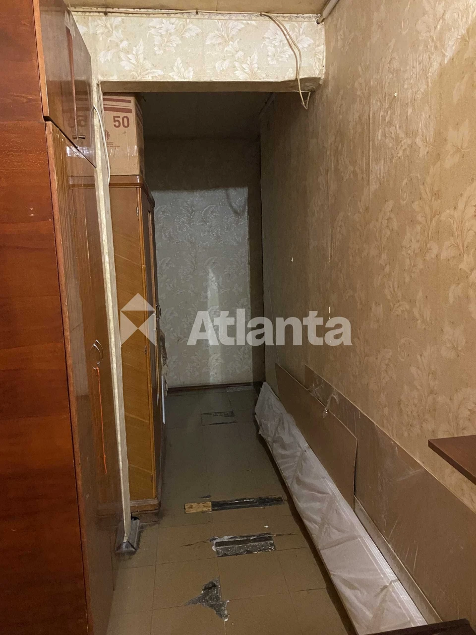 Room with balcony on Dobrovolsky Avenue