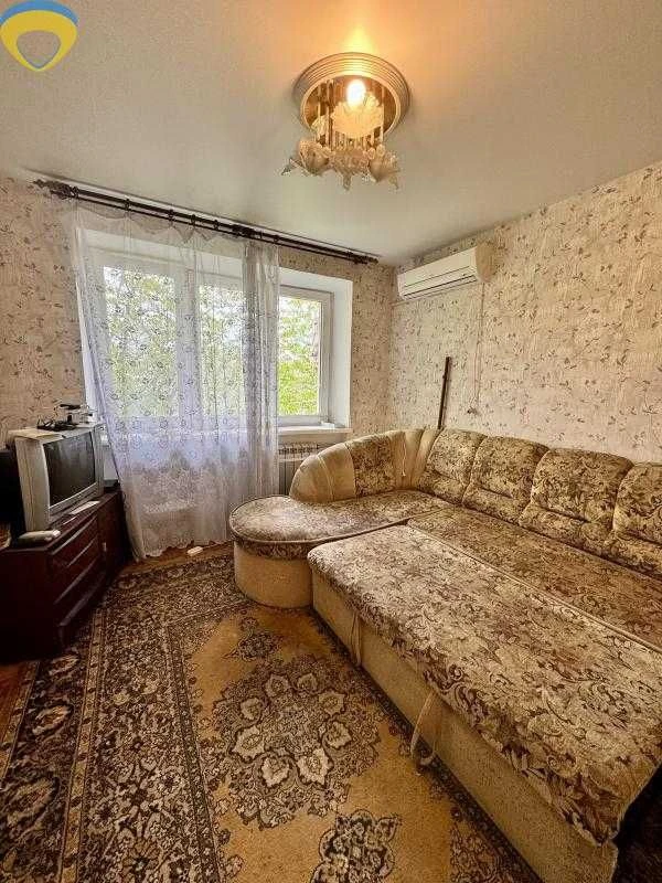 For sale: Two rooms with their own facilities!
