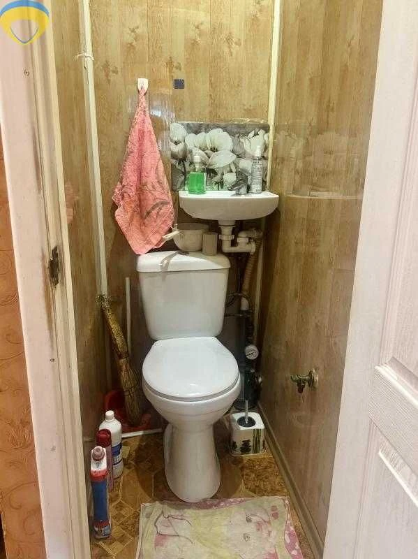 For sale: Two rooms with their own facilities!
