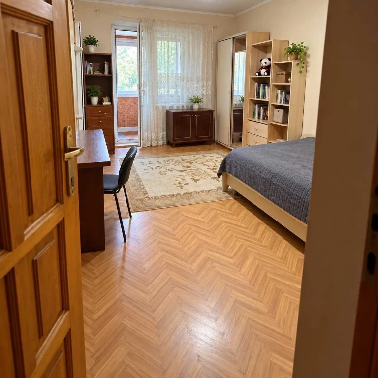 For sale: Room in an apartment building with 1 neighbor