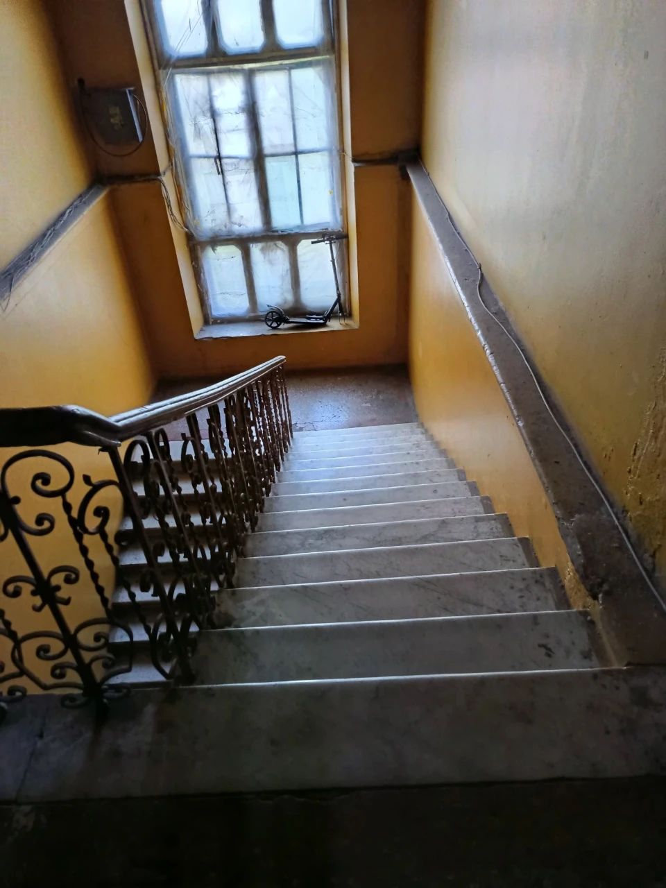 2 rooms in a communal building with its own kitchen, toilet, two-person shower, 2 neighbors per room, furnished.