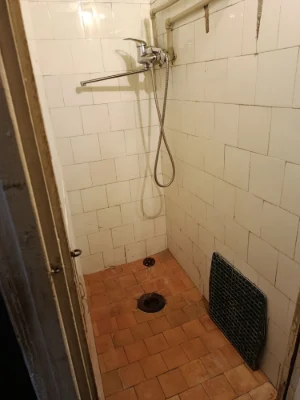 2 rooms in a communal building with its own kitchen, toilet, two-person shower, 2 neighbors per room, furnished.