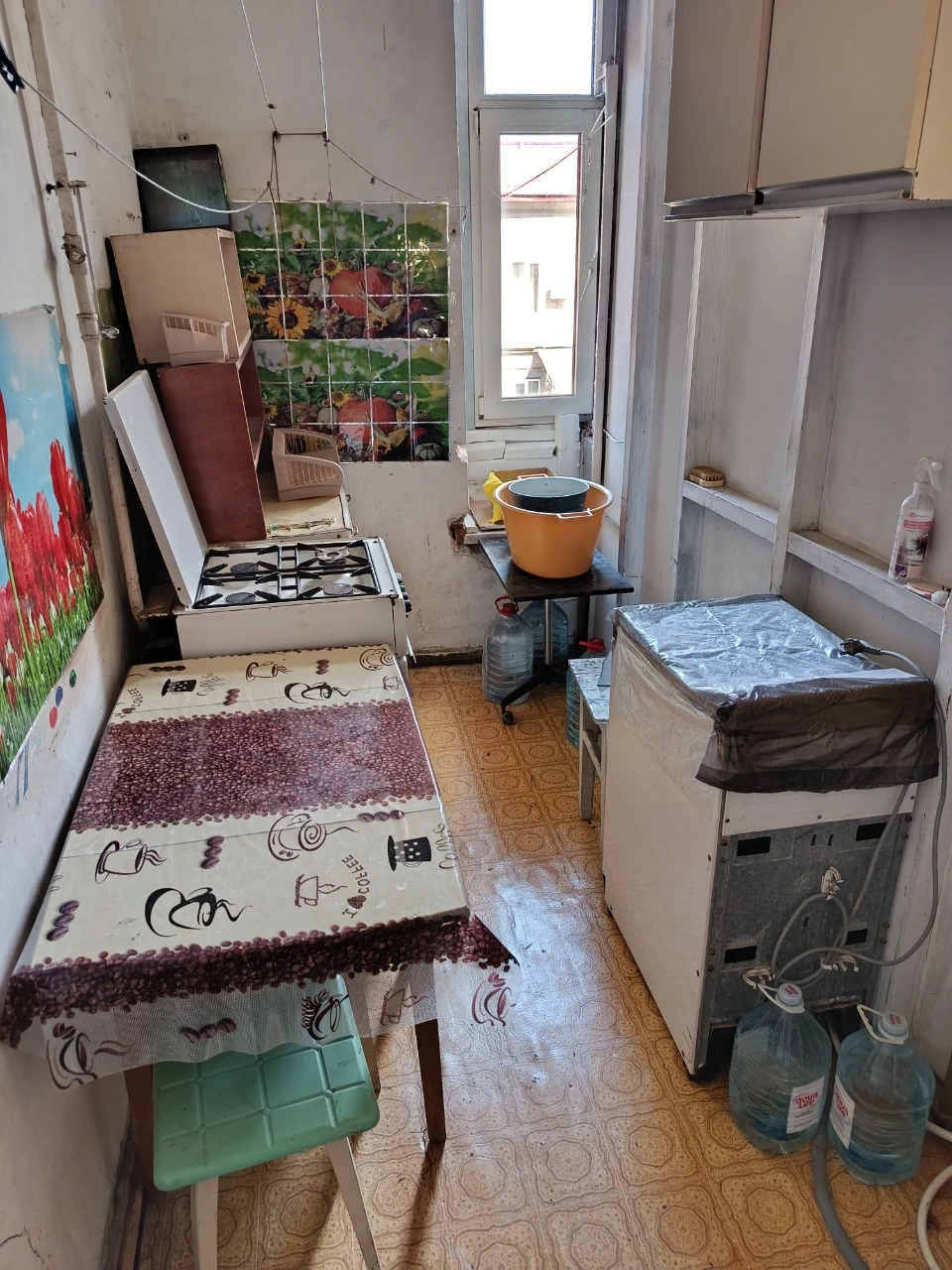 2 rooms in a communal building with its own kitchen, toilet, two-person shower, 2 neighbors per room, furnished.