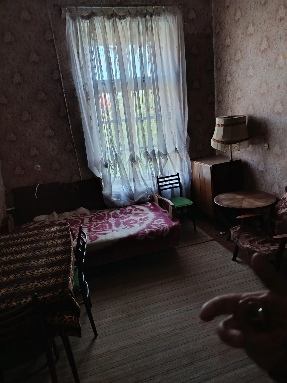2 rooms in a communal building with its own kitchen, toilet, two-person shower, 2 neighbors per room, furnished.