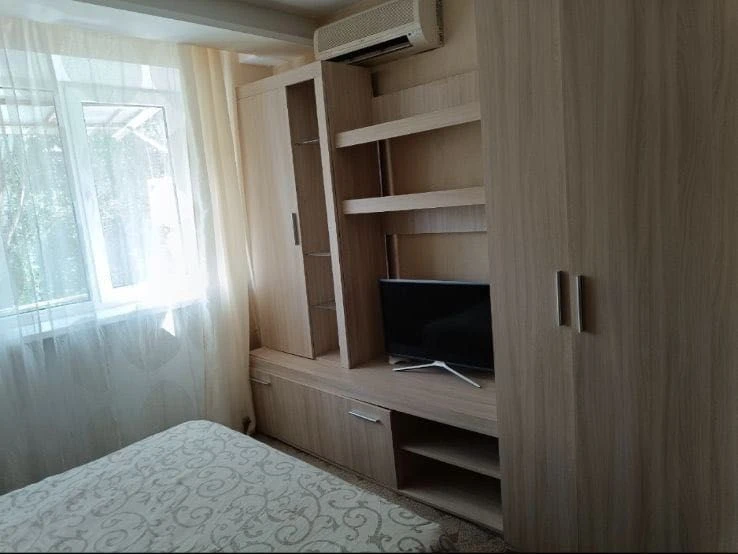 FIRST SALE! 19 sq m with its own bathroom and furniture on Radostna Street