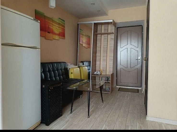 FIRST SALE! 19 sq m with its own bathroom and furniture on Radostna Street
