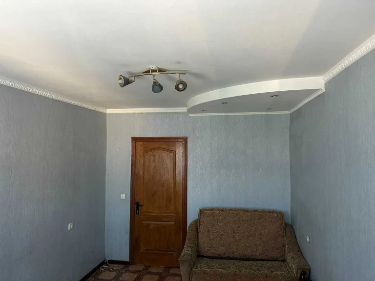 Продається кімната в квартирі 12 кв.м.