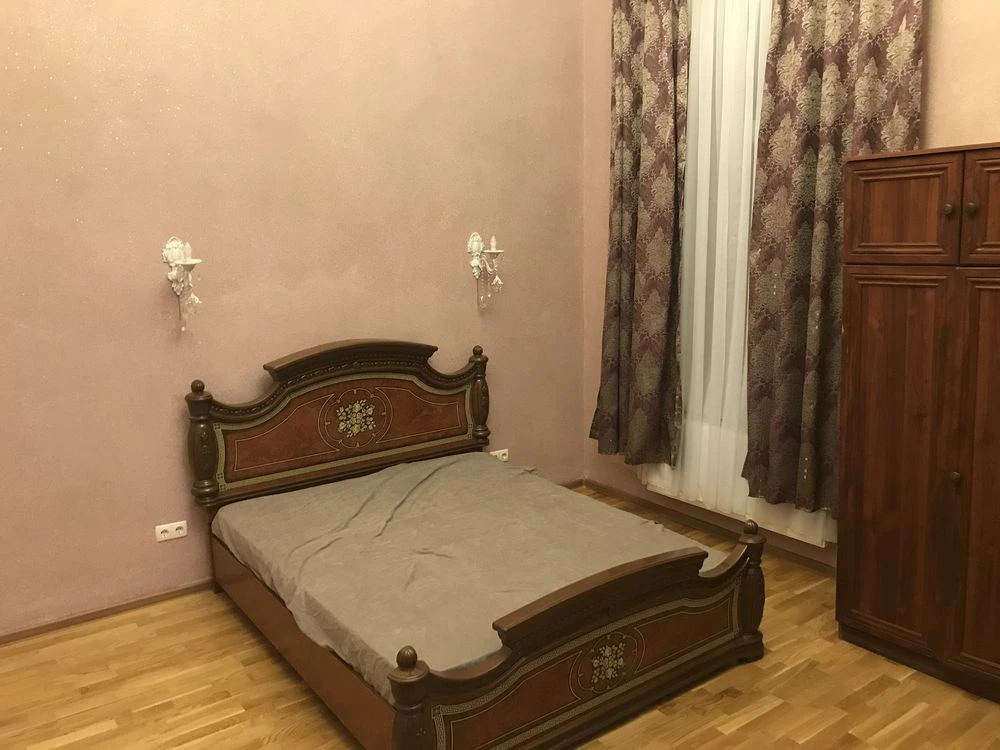 Продам комнату в комуне с ремонтом соборная площадь