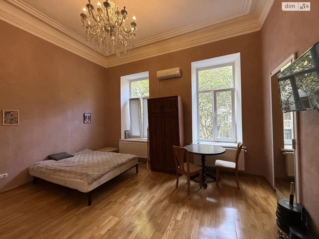 Selling Room in the Center