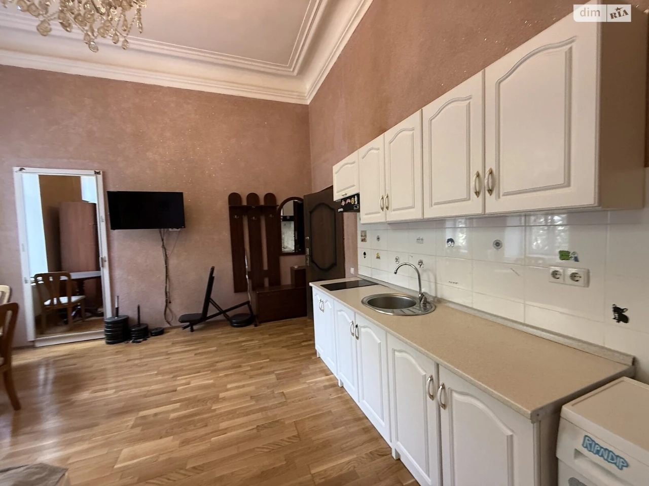 Selling Room in the Center
