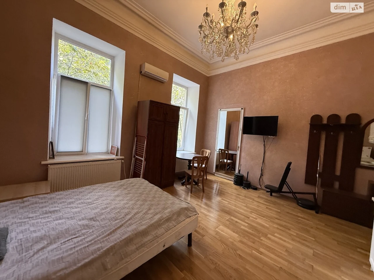 Selling Room in the Center
