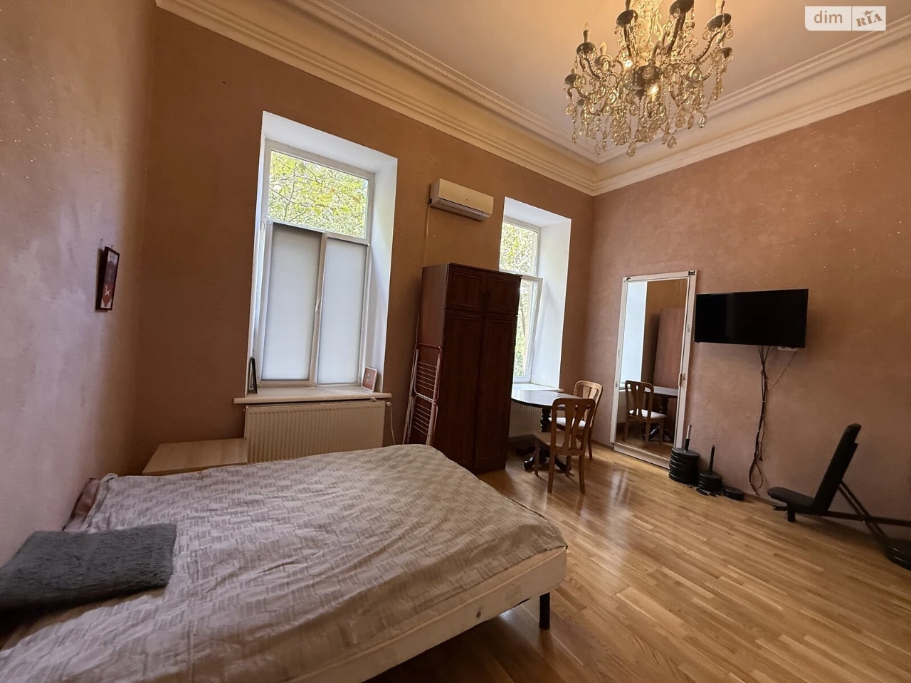 Selling Room in the Center