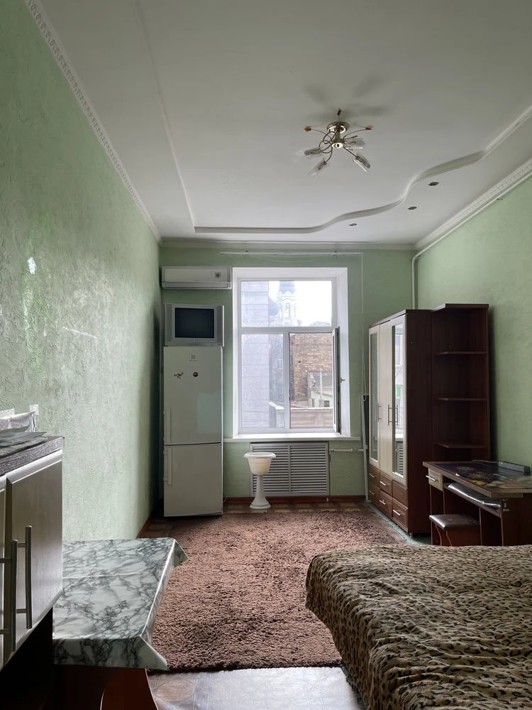 Private room in a communal apartment in the city center