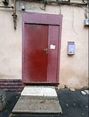 For sale room in communal apartment in the center on Sofievsky Street