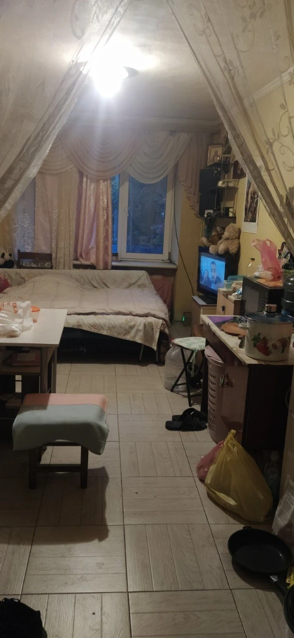 Продаються дві кімнати в квартирі в районі Краснова, площі Толбухіна