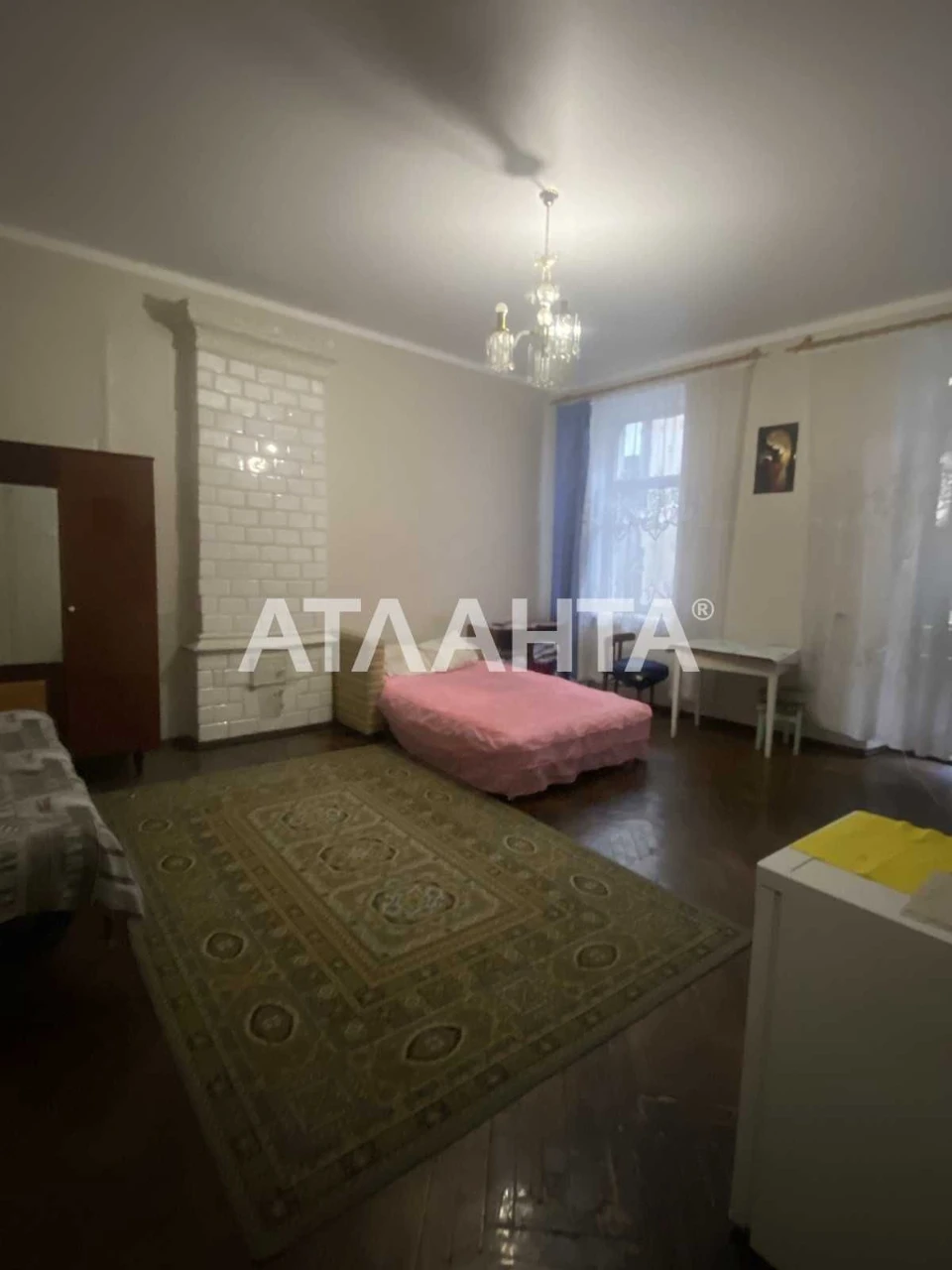 Spacious room on Small Arnaoutska Street.
