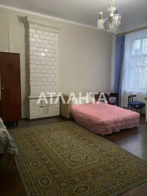Spacious room on Small Arnaoutska Street.