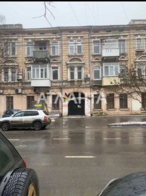 Spacious room on Small Arnaoutska Street.