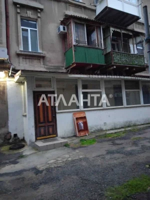 Spacious room on Small Arnaoutska Street.