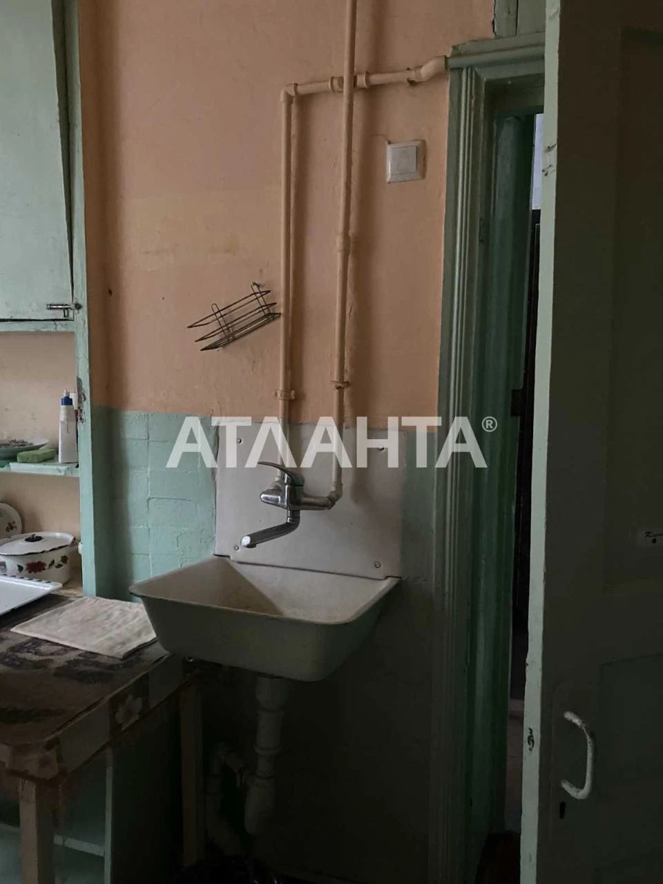 Spacious room on Small Arnaoutska Street.