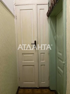 Spacious room on Small Arnaoutska Street.