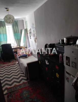 Продається кімната в комунальній квартирі на вул. Космонавтів.