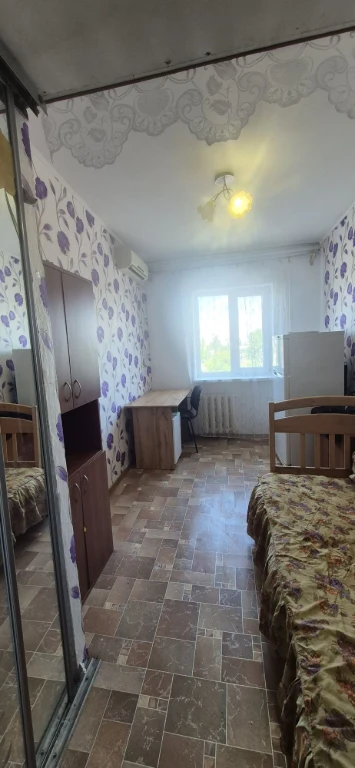 Продам кімнатну в гуртожитку на вул Новікова/ Застава-2