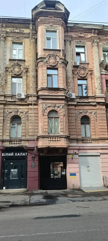 Продаж. Квартиру в комунальній квартирі. Найкраще розташування в місті!