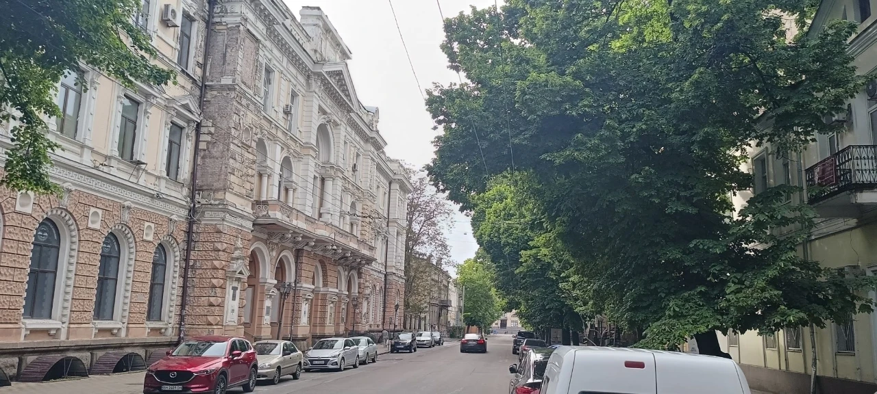 For Sale. Room in an apartment in a communal building. The city center!