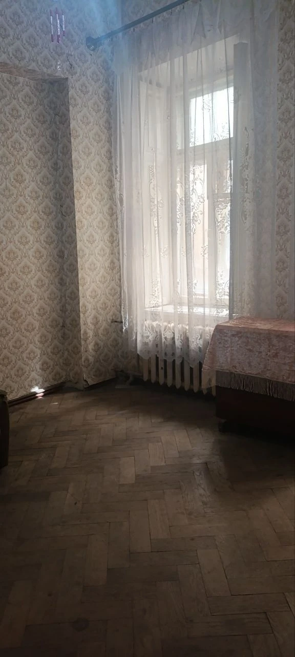 For Sale. Room in an apartment in a communal building. The city center!