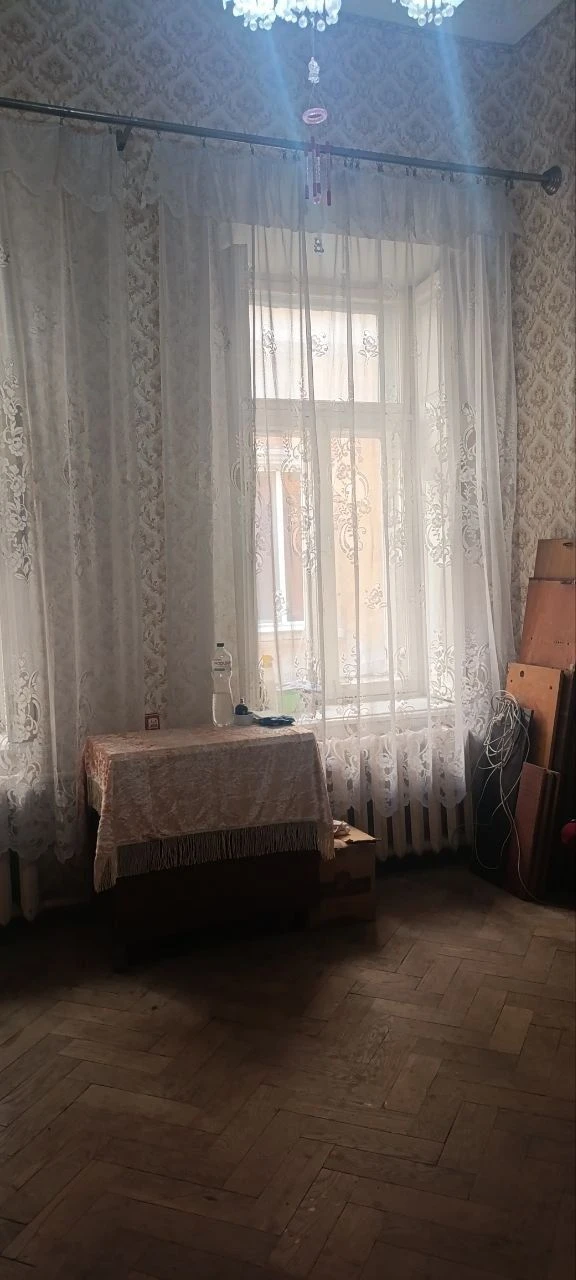 For Sale. Room in an apartment in a communal building. The city center!