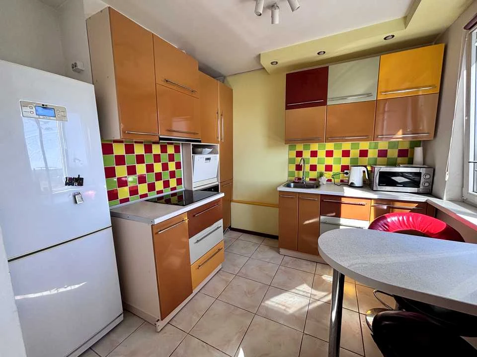 Apartment. Kryvyi Rih, Solnechnyi micro-district, st.