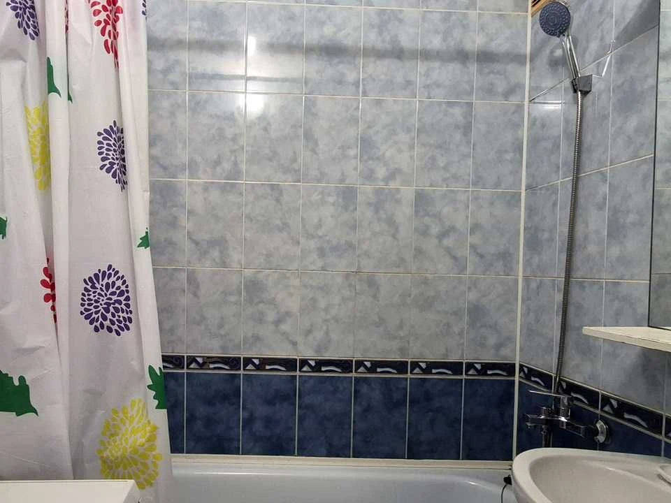 Apartment. Kryvy Rih, 5 Zarichnyi microdistrict, st.