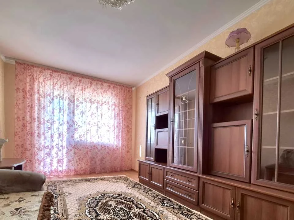 Apartment. Kryvy Rih, 5 Zarichnyi microdistrict, st.